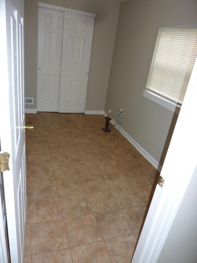201 N Warren Ave, Columbus, OH 43204 - unfurnished bedroom featuring baseboards, a closet, and visible vents