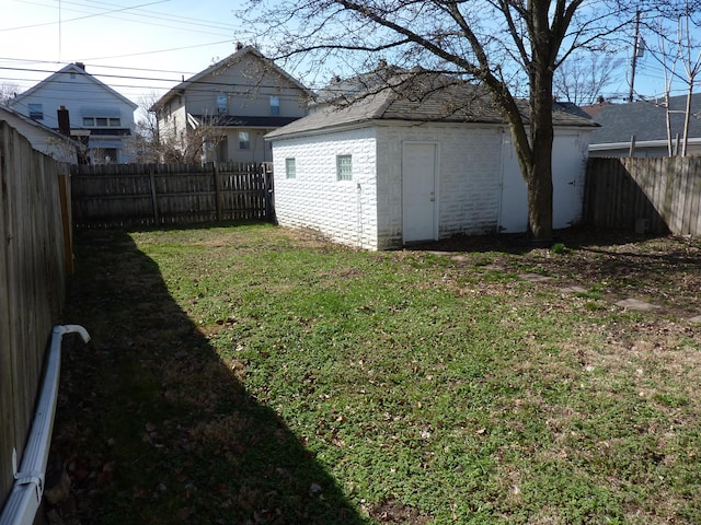 201 N Warren Ave, Columbus, OH 43204 - view of yard featuring a fenced backyard, a storage unit, and an outbuilding