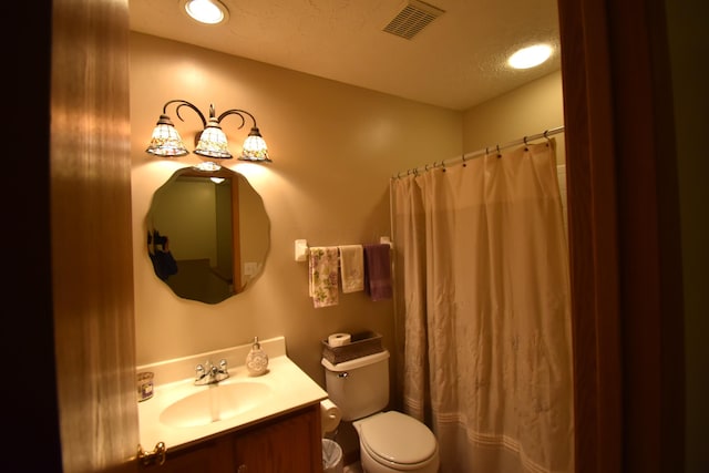 bathroom featuring vanity, toilet, visible vents, and recessed lighting