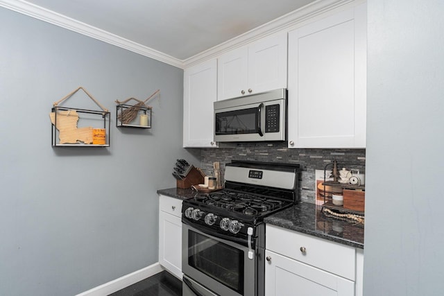 2101 Eastcleft Dr, Upper Arlington, OH 43221 - kitchen with stainless steel appliances, ornamental molding, decorative backsplash, white cabinets, and baseboards