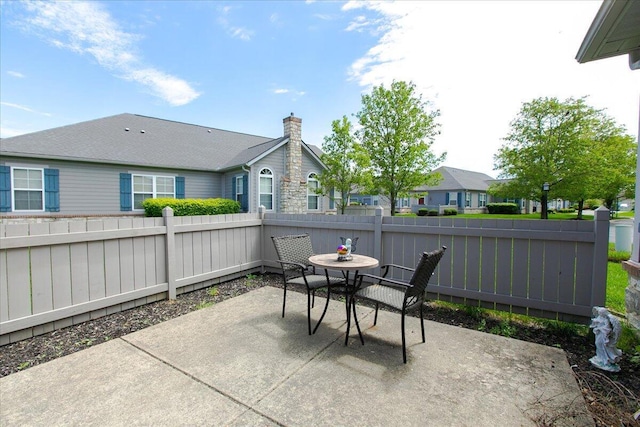 6227 Stonewalk Ln, New Albany, OH 43054 - view of patio featuring a fenced backyard and outdoor dining space