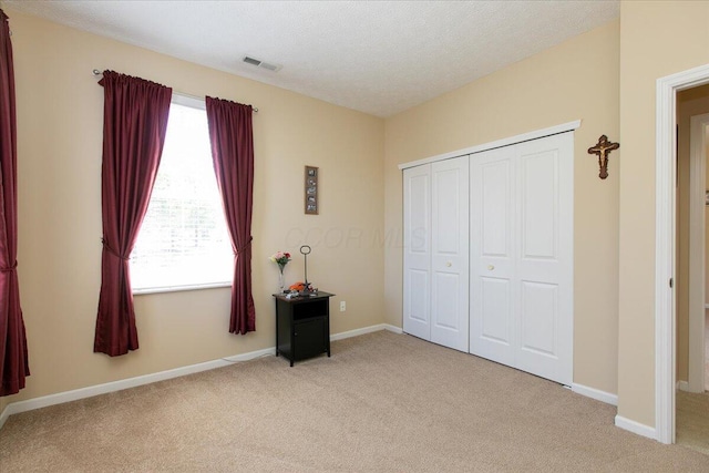 6227 Stonewalk Ln, New Albany, OH 43054 - bedroom featuring light carpet, a closet, baseboards, and visible vents