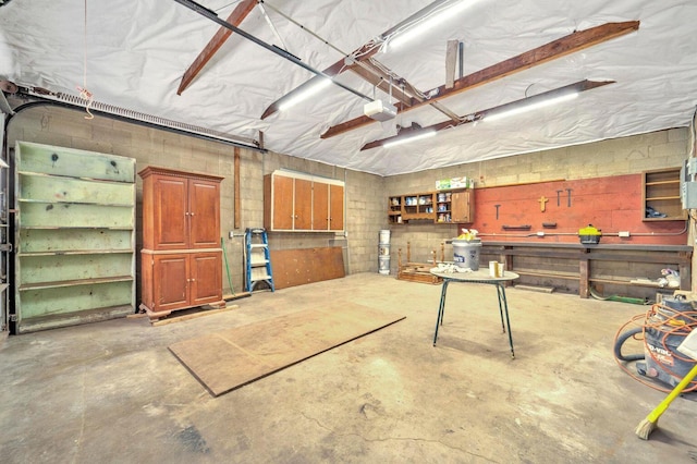 661-663 Beech St, Columbus, OH 43206 - garage with a workshop area and a garage door opener
