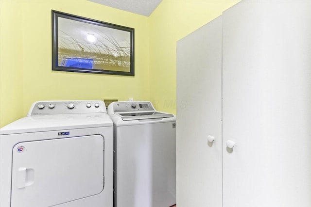 830 Avalon Dr, Pickerington, OH 43147 - laundry area featuring washer and clothes dryer