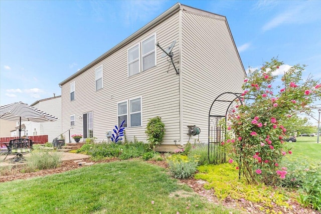 830 Avalon Dr, Pickerington, OH 43147 - back of property with a yard