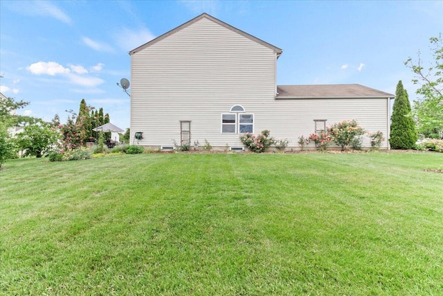 830 Avalon Dr, Pickerington, OH 43147 - back of property with a lawn