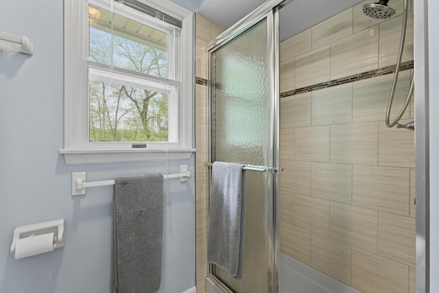 full bathroom featuring tiled shower