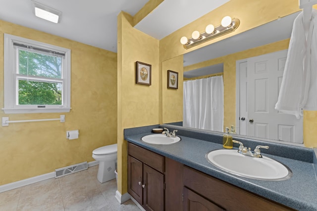 full bath with baseboards, toilet, visible vents, and a sink