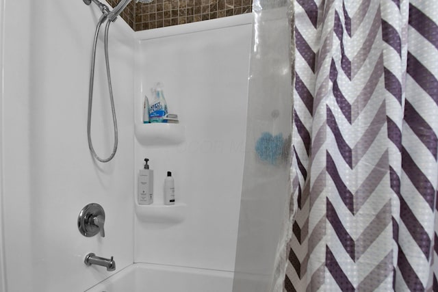 room details with shower / tub combo