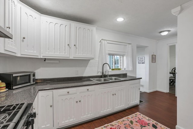 118 Maple St, Hebron, OH 43025 - kitchen featuring a sink, stainless steel appliances, a textured ceiling, dark countertops, and white cabinets