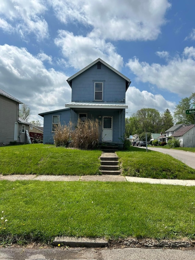 1218 W Mulberry St, Lancaster, OH 43130 - traditional home with covered porch and a front lawn