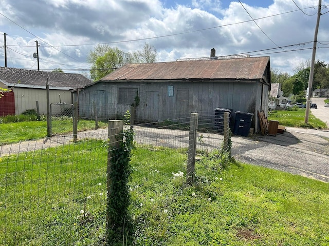 1218 W Mulberry St, Lancaster, OH 43130 - view of outbuilding featuring fence