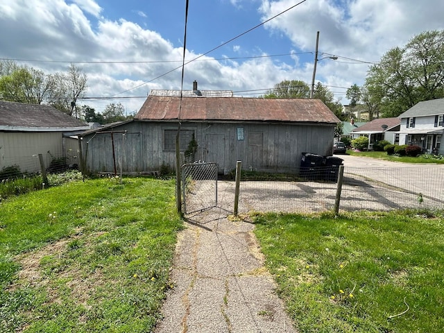 1218 W Mulberry St, Lancaster, OH 43130 - view of outdoor structure featuring fence