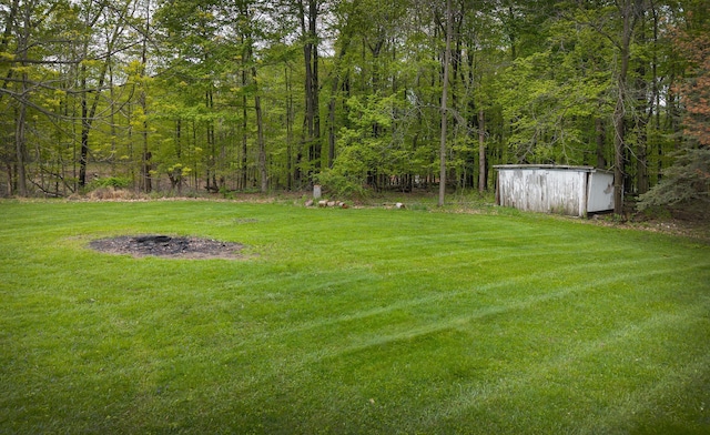 12601 Vincent Rd, Mount Vernon, OH 43050 - view of green lawn featuring a shed, an outbuilding, and a view of trees