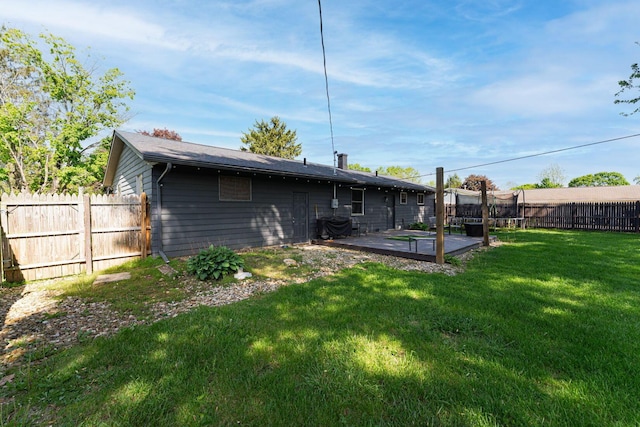 26 Garrick St, Newark, OH 43055 - back of house with a trampoline