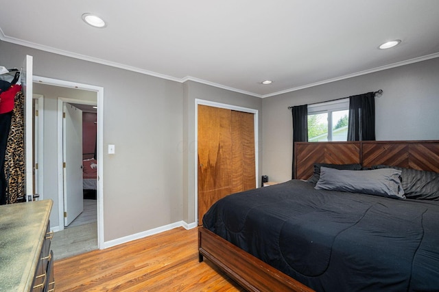 26 Garrick St, Newark, OH 43055 - bedroom featuring light wood-style floors, crown molding, baseboards, recessed lighting, and a closet