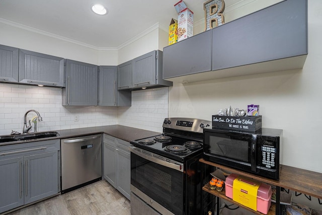26 Garrick St, Newark, OH 43055 - kitchen with stainless steel appliances, a sink, dark countertops, gray cabinets, and crown molding