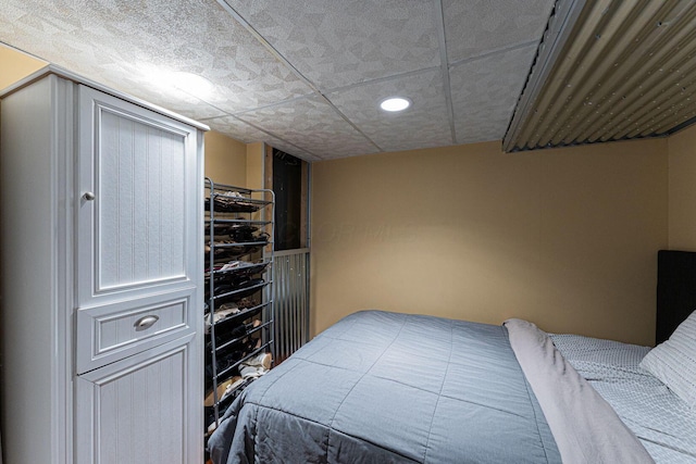 26 Garrick St, Newark, OH 43055 - bedroom with recessed lighting