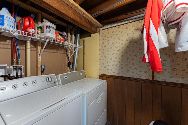 26 Garrick St, Newark, OH 43055 - washroom featuring washing machine and clothes dryer, wainscoting, and wallpapered walls
