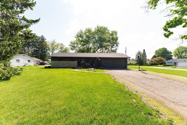 26 Garrick St, Newark, OH 43055 - ranch-style home with asphalt driveway, a garage, and a front yard