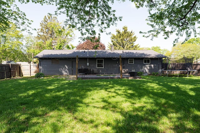 26 Garrick St, Newark, OH 43055 - back of house with a trampoline