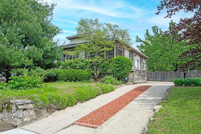 668 Enfield Rd, Columbus, OH 43209 - view of property's community featuring fence