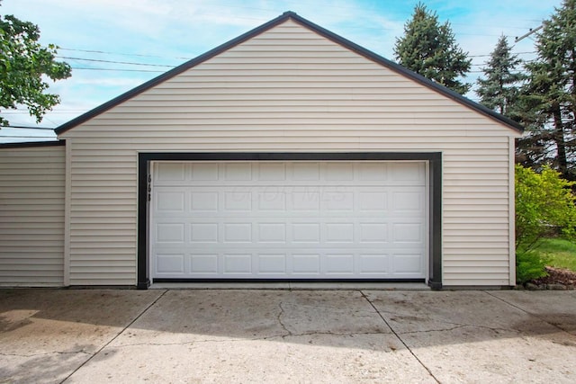 668 Enfield Rd, Columbus, OH 43209 - view of detached garage