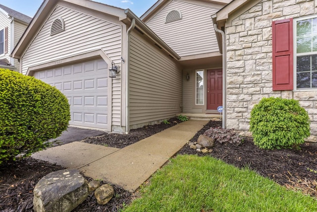 2099 Winding Hollow Dr, Grove City, OH 43123 - property entrance featuring a garage and stone siding