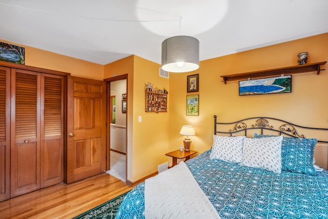 bedroom featuring light wood-style flooring and a closet