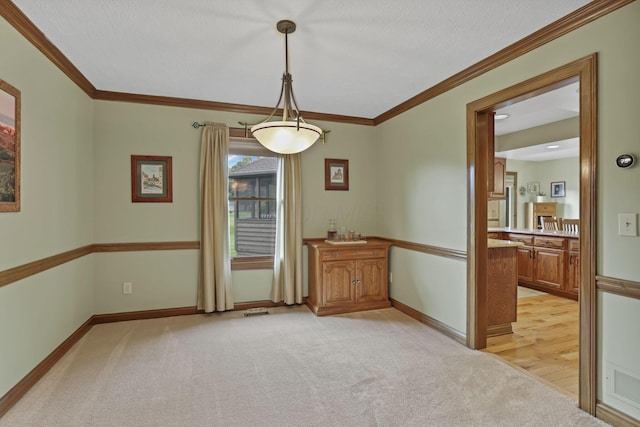 7689 Godfrey Cir, Reynoldsburg, OH 43068 - unfurnished room featuring light carpet and ornamental molding