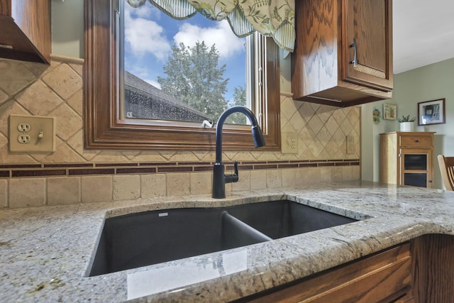 7689 Godfrey Cir, Reynoldsburg, OH 43068 - kitchen featuring decorative backsplash and light stone countertops