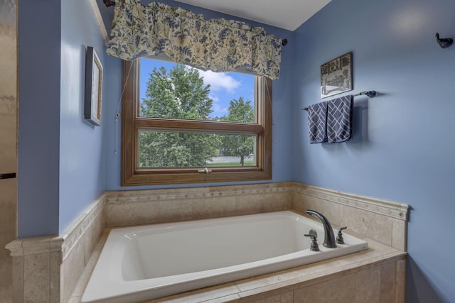 7689 Godfrey Cir, Reynoldsburg, OH 43068 - bathroom featuring a bath