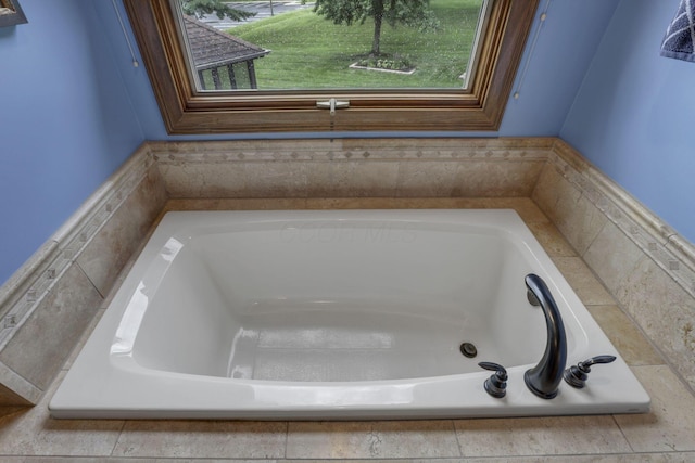 7689 Godfrey Cir, Reynoldsburg, OH 43068 - bathroom with tiled bath