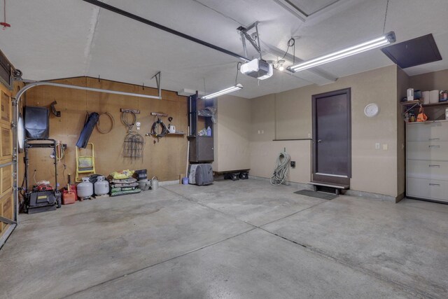 7689 Godfrey Cir, Reynoldsburg, OH 43068 - garage with a garage door opener