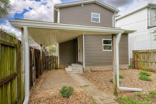 324 E Mound St, Circleville, OH 43113 - view of front of home with fence and entry steps