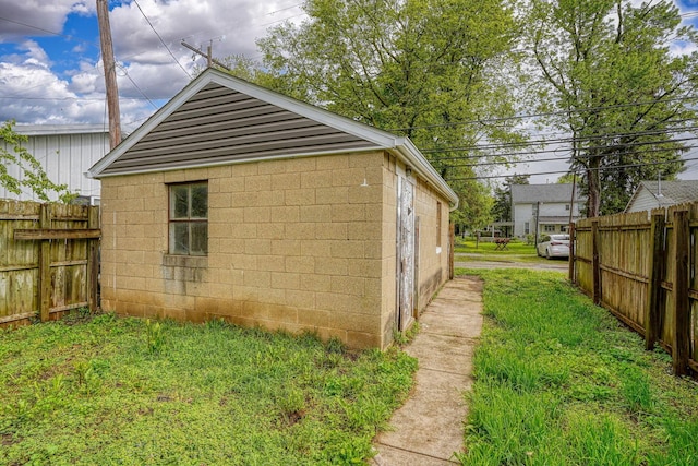 324 E Mound St, Circleville, OH 43113 - view of outdoor structure featuring fence