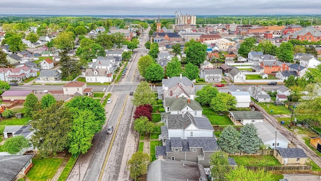 324 E Mound St, Circleville, OH 43113 - aerial view with a residential view