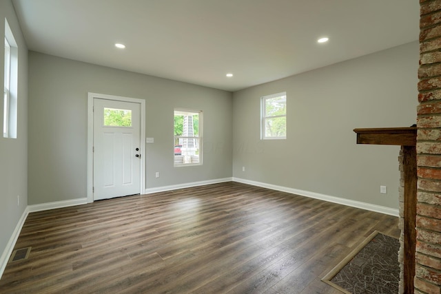 324 E Mound St, Circleville, OH 43113 - unfurnished living room featuring baseboards, dark wood-type flooring, visible vents, and recessed lighting