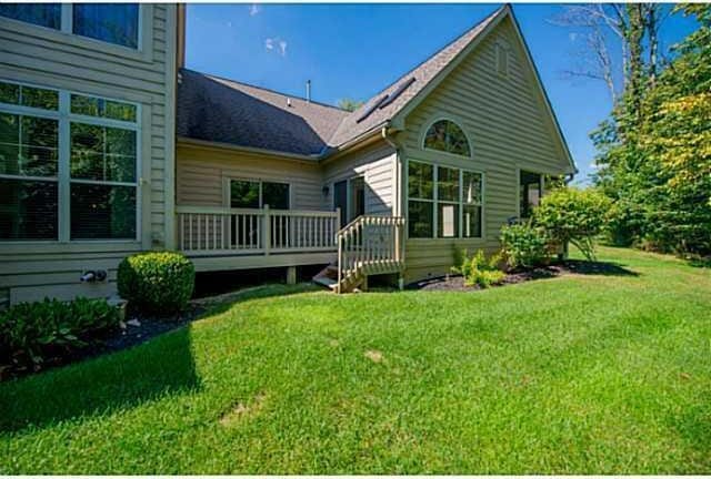 1139 Cross Creeks Rdg, Pickerington, OH 43147 - back of house featuring a wooden deck and a lawn