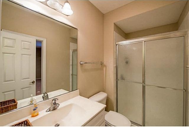 1139 Cross Creeks Rdg, Pickerington, OH 43147 - full bath with toilet, an enclosed shower, and vanity