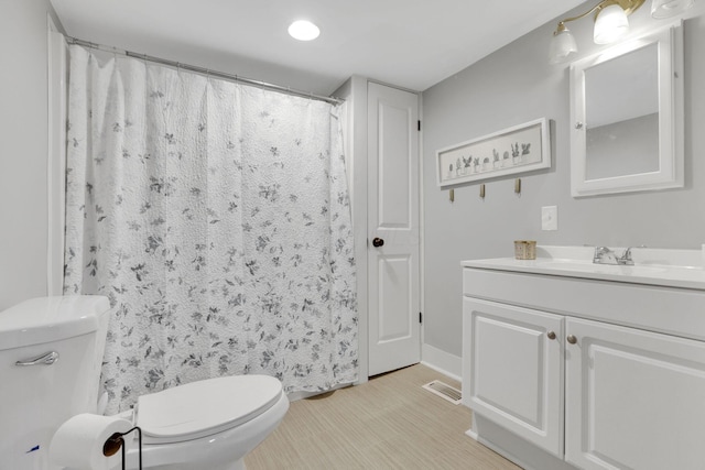 full bath featuring toilet, visible vents, vanity, and a shower with shower curtain