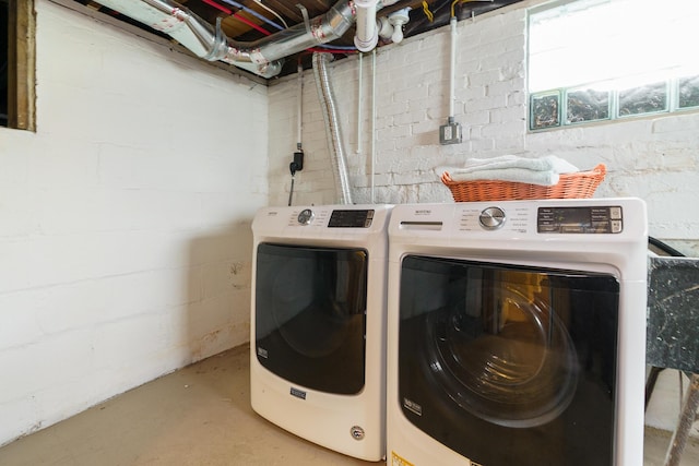 24 Brighton Rd, Columbus, OH 43202 - washroom with washer and clothes dryer and concrete block wall