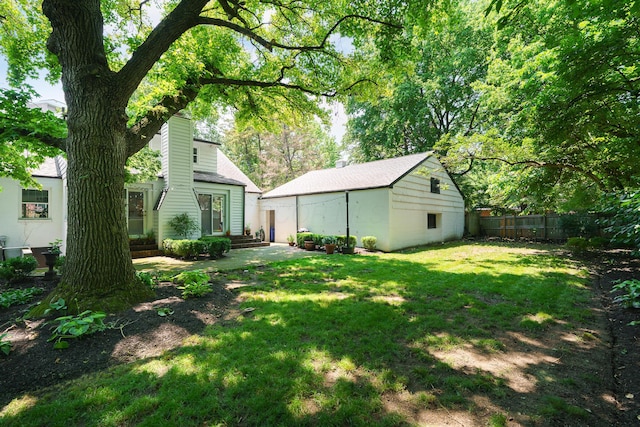 1660 Ridgeway Pl, Columbus, OH 43212 - view of yard featuring an outdoor structure and entry steps