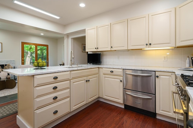 1660 Ridgeway Pl, Columbus, OH 43212 - kitchen with a peninsula, dishwashing machine, dark wood-style floors, backsplash, and recessed lighting