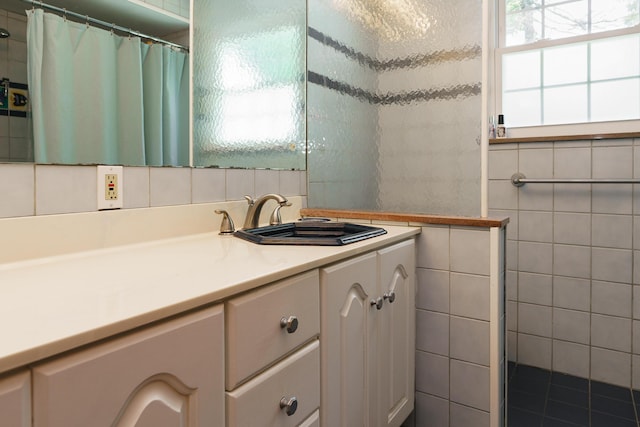 1660 Ridgeway Pl, Columbus, OH 43212 - full bathroom featuring tile walls, tiled shower, and vanity