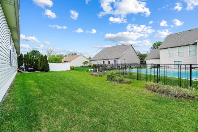 view of yard featuring a residential view