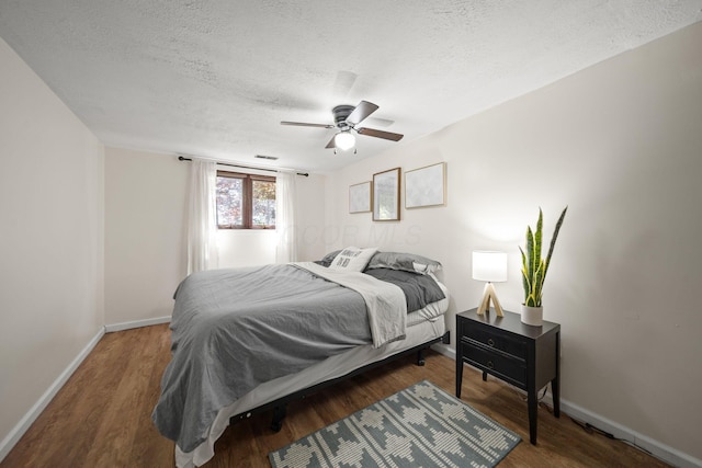 2825 Kings Corners Rd E, Mansfield, OH 44904 - bedroom featuring a textured ceiling, wood finished floors, baseboards, and ceiling fan