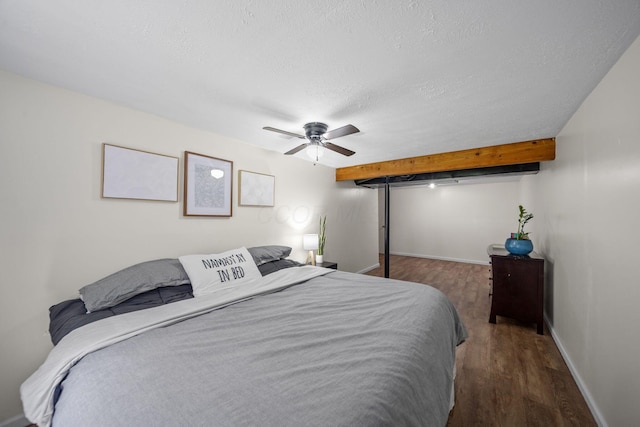 2825 Kings Corners Rd E, Mansfield, OH 44904 - bedroom featuring a textured ceiling, wood finished floors, baseboards, and ceiling fan