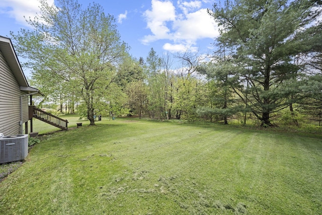 2825 Kings Corners Rd E, Mansfield, OH 44904 - view of green lawn featuring central AC and stairs