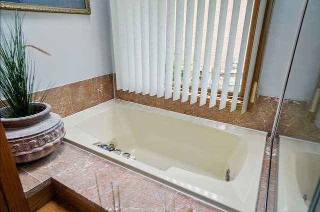 8292 Breckenridge Way, Columbus, OH 43235 - full bathroom featuring a garden tub